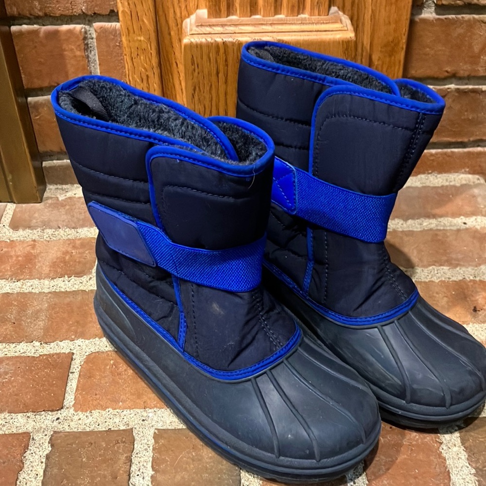 EUC Sz 3 Children’s Place blue snow boots